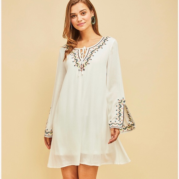 entro Dresses & Skirts - Boho dress Beautiful off white embroidered Dress!